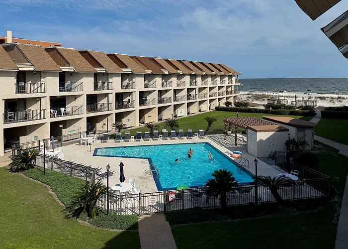 Spacious With Views Of The Gulf Near Beaches Features Shared Pool Holiday home *