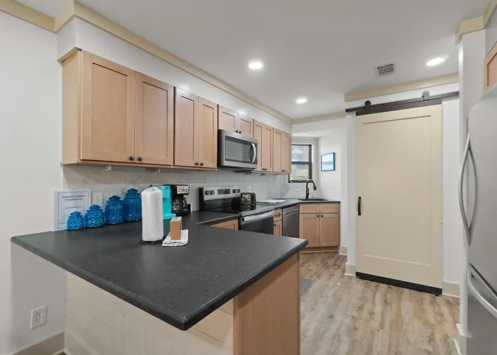 Holiday home Spacious With Views Of The Gulf Near Beaches Features Shared Pool Gulf Shores