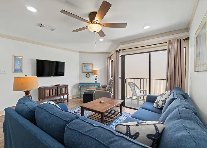 Spacious With Views Of The Gulf Near Beaches Features Shared Pool