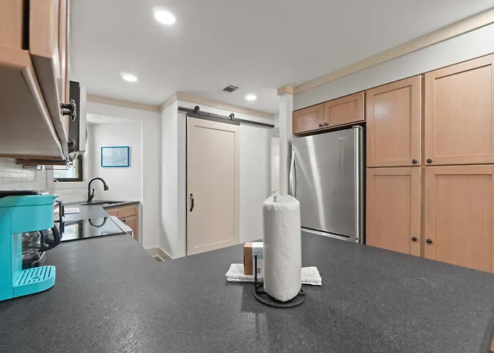 Spacious With Views Of The Gulf Near Beaches Features Shared Pool *