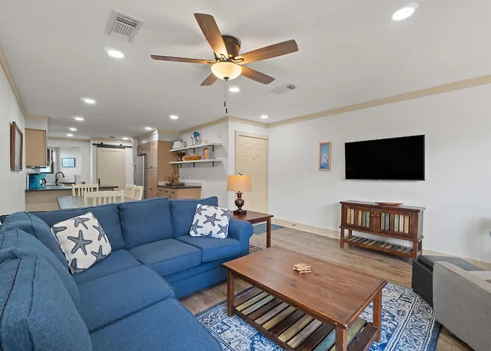 Holiday home Spacious With Views Of The Gulf Near Beaches Features Shared Pool *