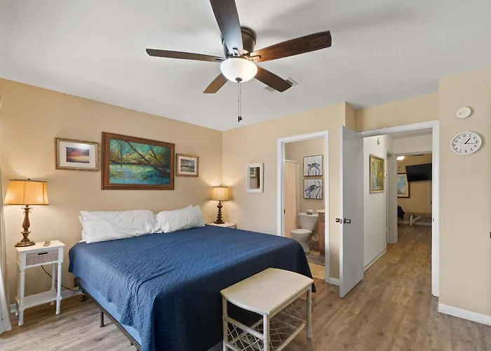 Holiday home Spacious With Views Of The Gulf Near Beaches Features Shared Pool