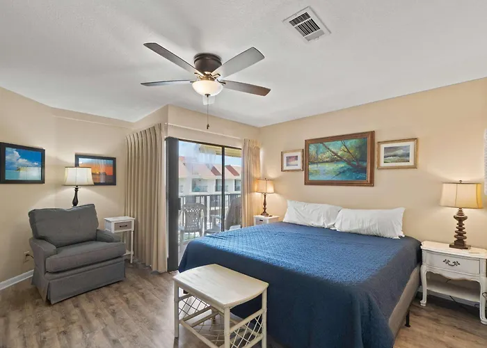 Holiday home Spacious With Views Of The Gulf Near Beaches Features Shared Pool Gulf Shores