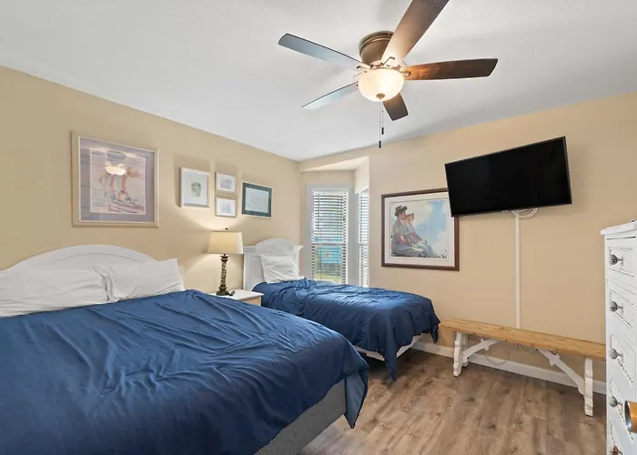 Holiday home Spacious With Views Of The Gulf Near Beaches Features Shared Pool