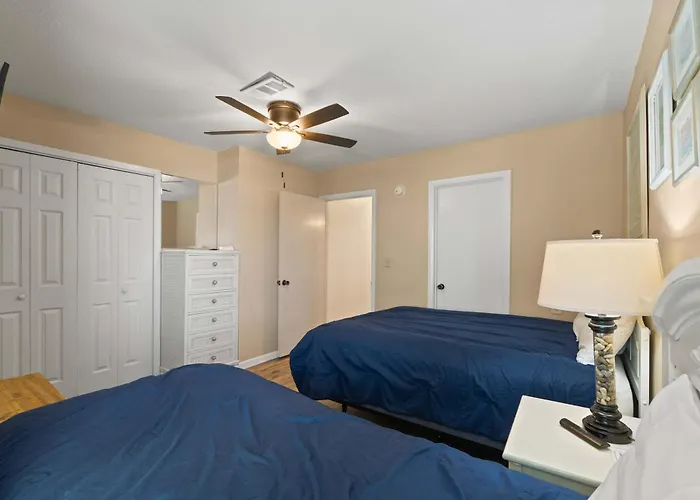 Spacious With Views Of The Gulf Near Beaches Features Shared Pool Holiday home