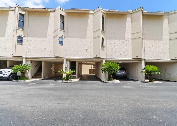 Spacious With Views Of The Gulf Near Beaches Features Shared Pool Holiday home Gulf Shores