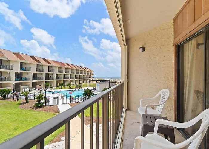 Holiday home Spacious With Views Of The Gulf Near Beaches Features Shared Pool Gulf Shores