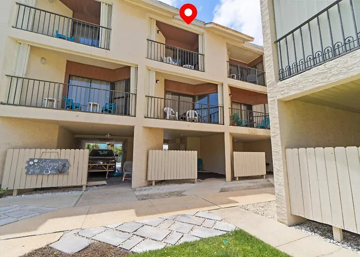 Holiday home Spacious With Views Of The Gulf Near Beaches Features Shared Pool Gulf Shores